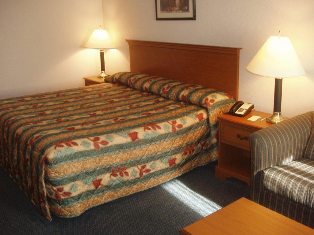 Guest Room with Twin Beds